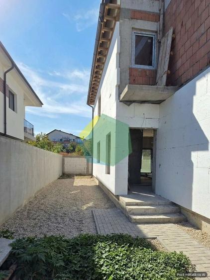 Casă cu 5 camere cu Canalizare în Est