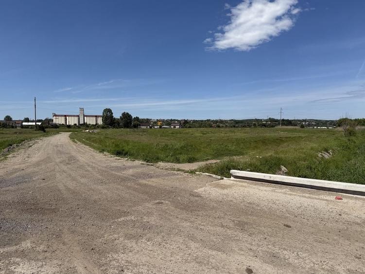 Teren de 14300 mp, în Bascov