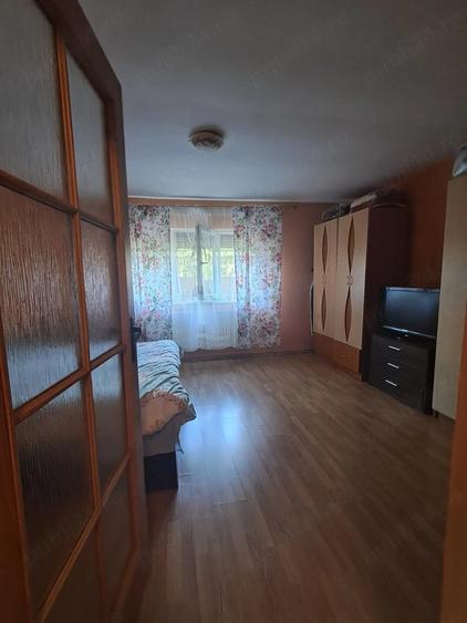 Casă cu Teren 1216 Mp în Tomești