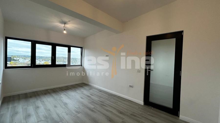 Apartament cu 3 camere decomandat în Rediu