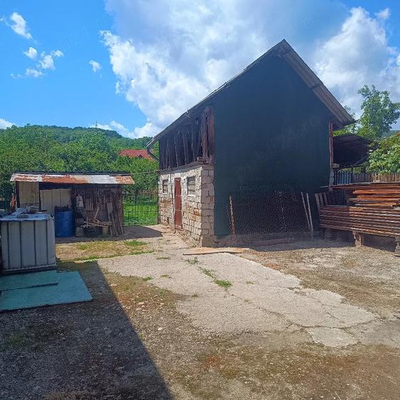 Casă cu 4 camere cu Teren 1000 Mp în Nord