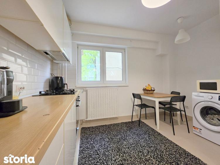 Apartament cu 3 camere, mobilat în Văcăresti