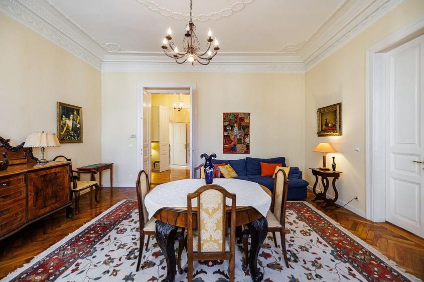 Apartament cu 3 camere semidecomandat, mobilat în Ultracentral