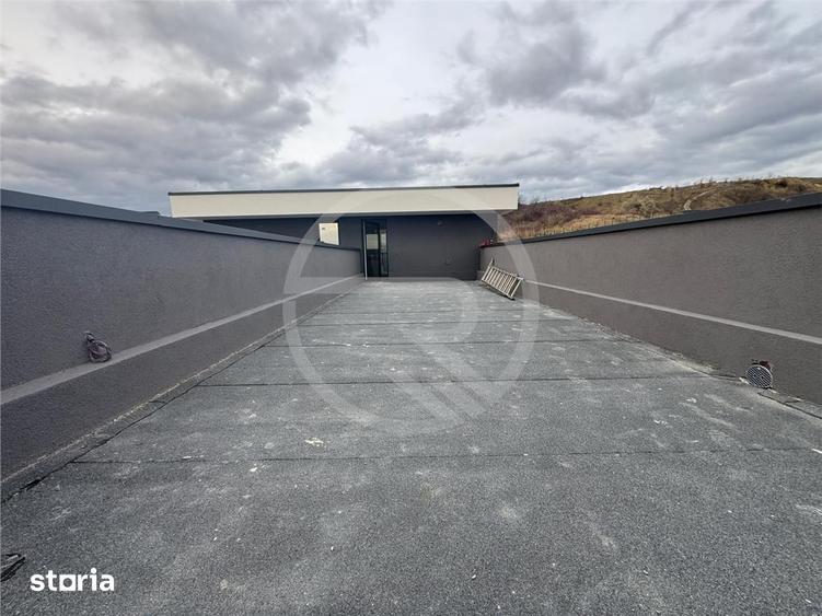 Casă cu 5 camere cu Teren 300 Mp în Central