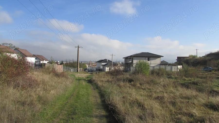 Teren de 15400 mp, în Zăvoi