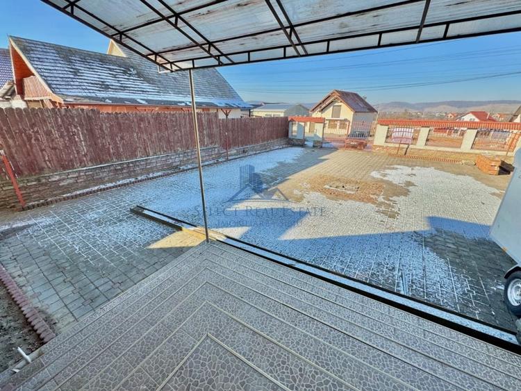 Casă individuală cu 12 camere cu Canalizare în Cristian