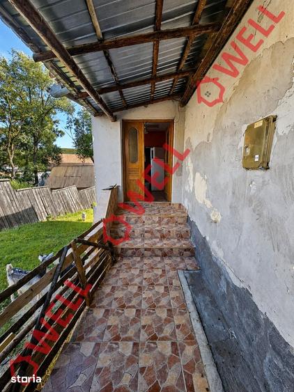Casă cu 4 camere cu Teren 1185 Mp în Apața