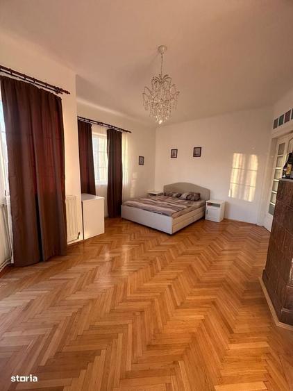 Apartament cu 3 camere semidecomandat în Central
