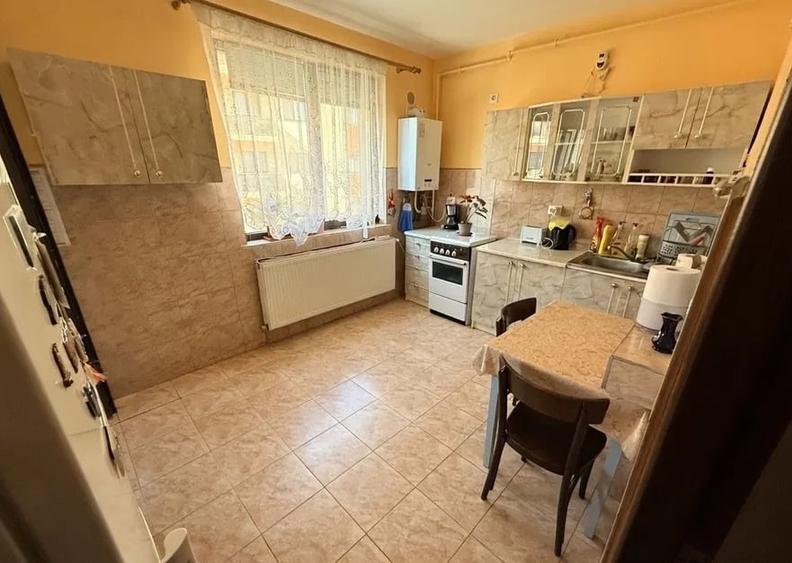 Apartament decomandat, etajul 1, garaj individual, strada Stejarului - 1