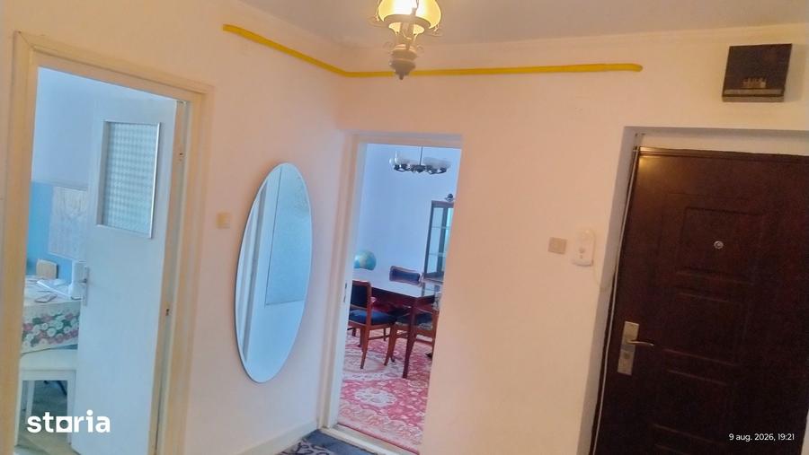 Apartament cu 3 camere decomandat în Central