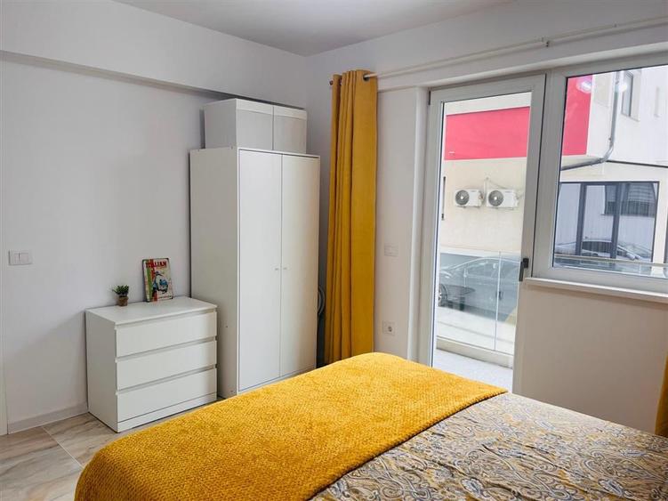 Apartament cu 2 camere semidecomandat, mobilat în Calea București