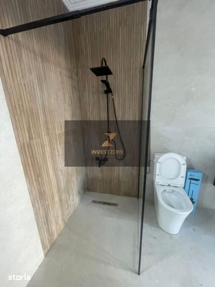 Casă cu 7 camere cu Teren 700 Mp în Sântandrei