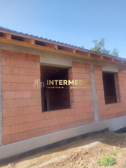 Casă individuală cu 4 camere cu Canalizare în Central