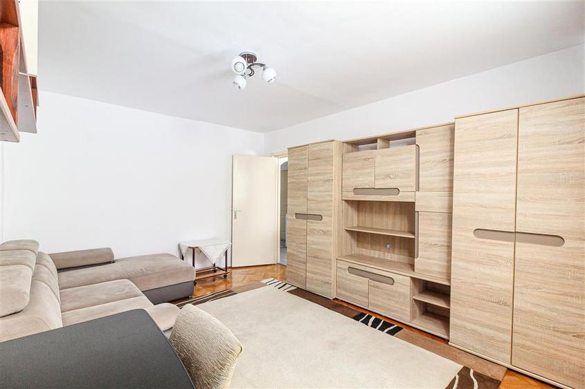 Apartament cu 3 camere decomandat, mobilat în Mănăștur