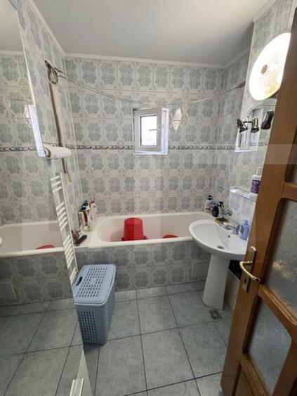 Apartament cu 4 camere decomandat în Central