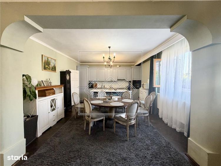 Casă cu 4 camere cu Teren 200 Mp în Central