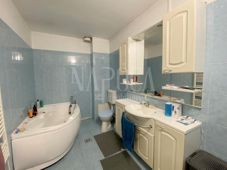 Casă individuală cu 6 camere cu Canalizare în Între Lacuri