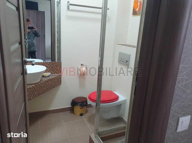 Casă cu 10 camere cu Teren 375 Mp în Central