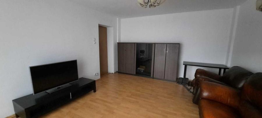 Apartament cu 2 camere decomandat în Victoriei