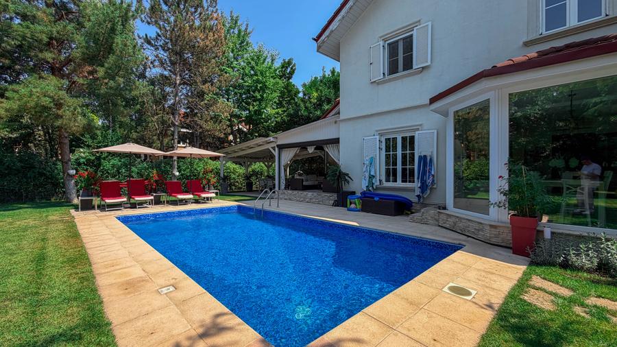Duplex cu 6 camere cu Piscina în Iancu Nicolae