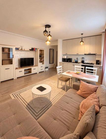 Apartament cu 2 camere semidecomandat în Păcii