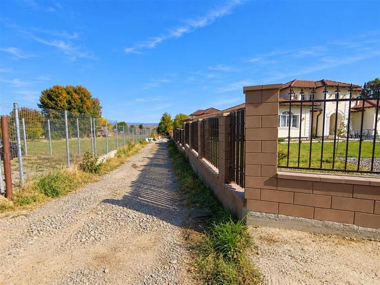 Teren Construcții intravilan de 2098 mp, în Sadu