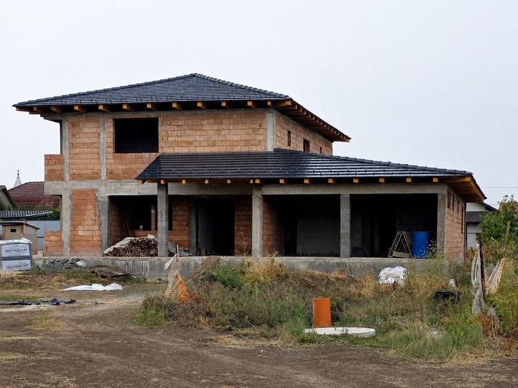 Casă cu 4 camere în Central