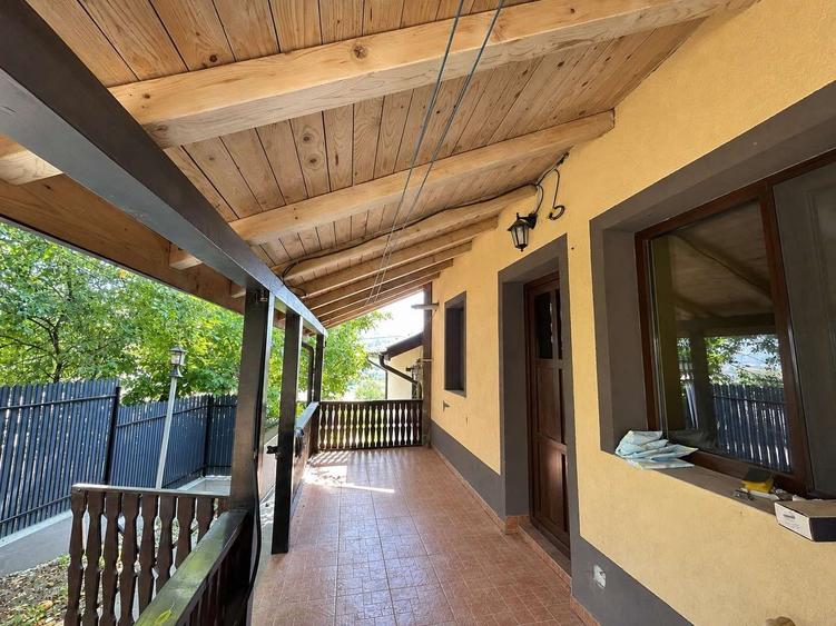 Casă individuală cu 4 camere cu Teren 1330 Mp în Central