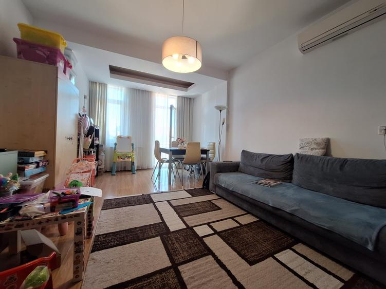 Apartament cu 2 camere decomandat, mobilat în Fratelia