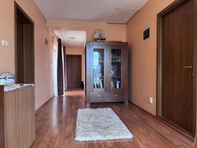 Casă cu 5 camere cu Teren 585 Mp în Lăpuș Argeș
