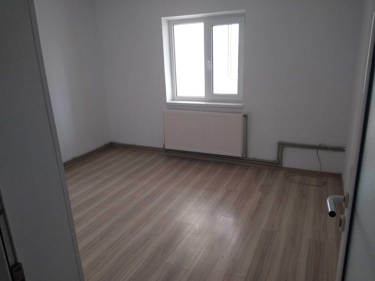 Apartament cu 2 camere decomandat în Zăvoaia