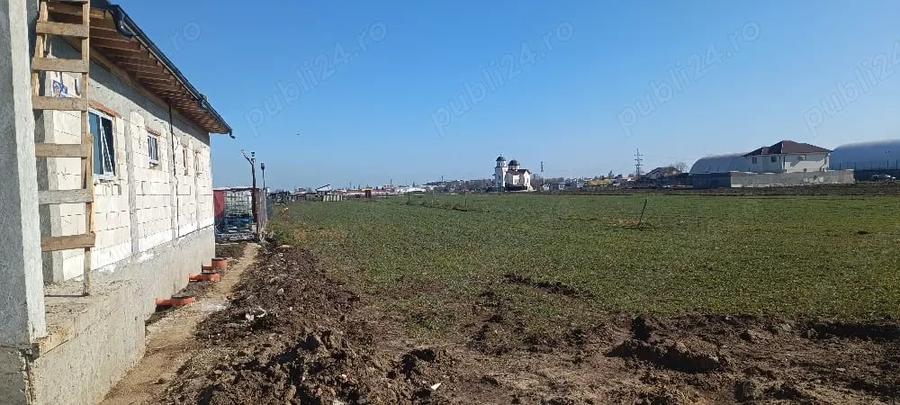 Teren de 3000 mp, în Palas