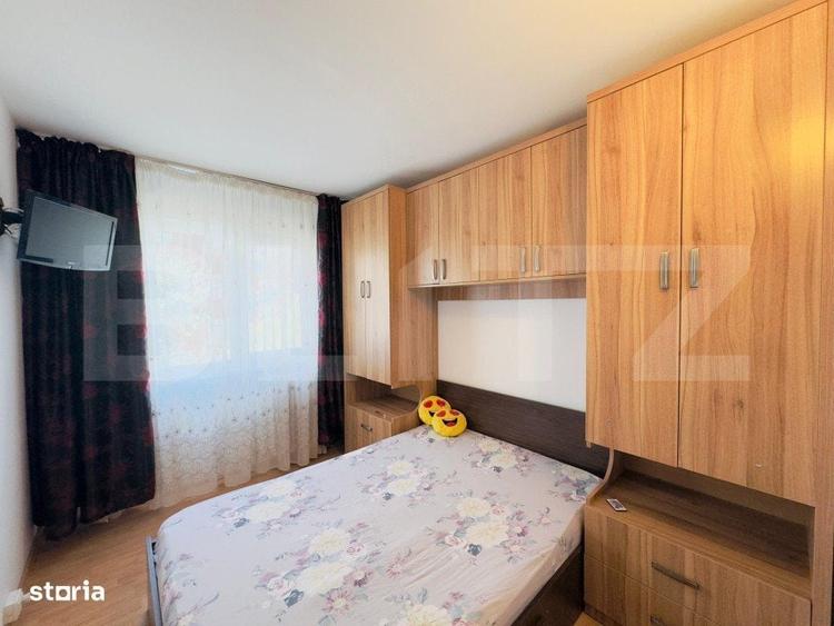 Apartament cu 3 camere semidecomandat în Craiovița Nouă