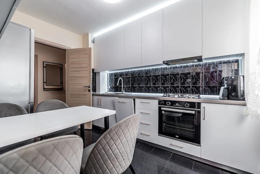 Apartament cu 5 camere decomandat în Micălaca