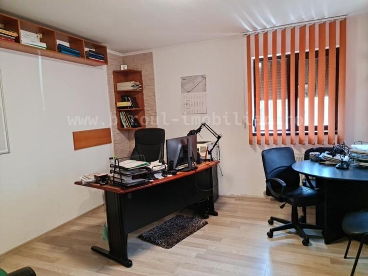 Casă individuală cu 3 camere cu Canalizare în Tomis II
