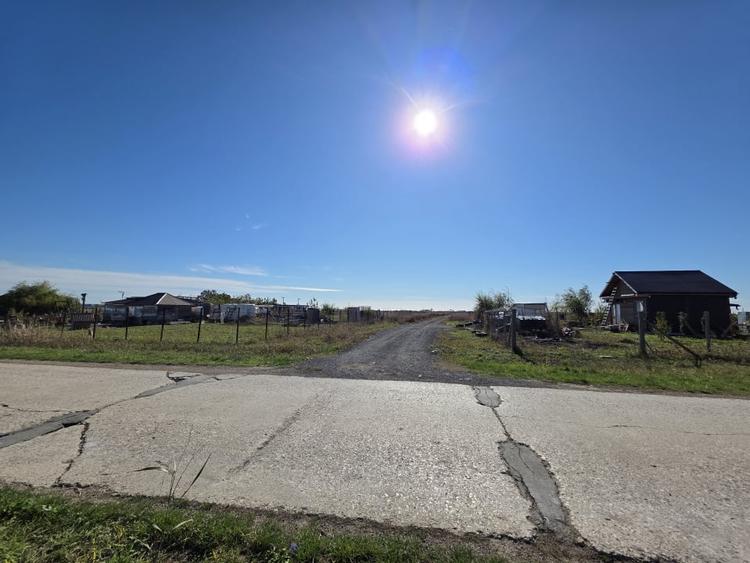Teren agricol intravilan de 555 mp, în Corbu