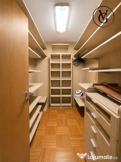 Apartament cu 4 camere decomandat în Central