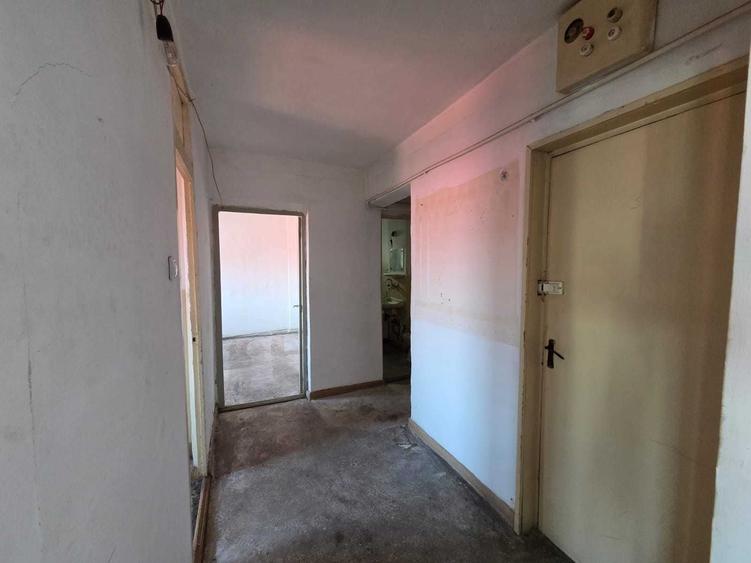 Apartament cu 4 camere decomandat în Steaua