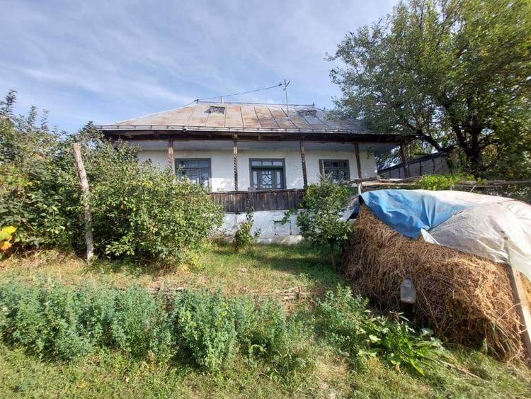 Casă individuală cu 3 camere cu Garaj în Bibirești
