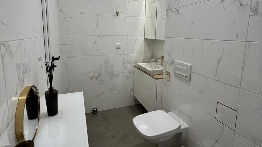 Apartament cu 3 camere decomandat, mobilat în Barbu Văcărescu