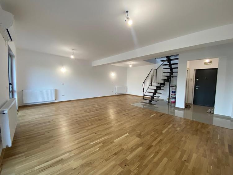 Apartament cu 3 camere decomandat, mobilat în Bucium