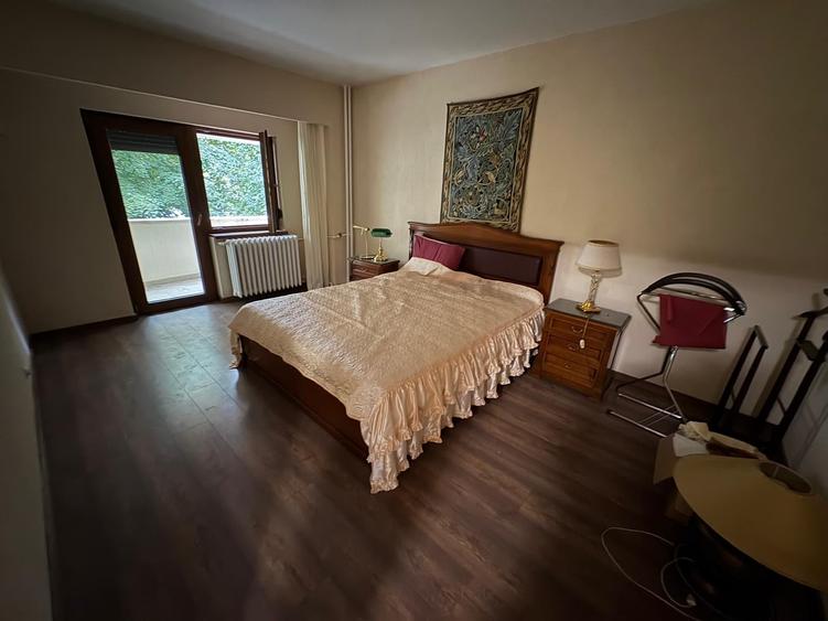 Apartament cu 4 camere decomandat în P-ța Unirii