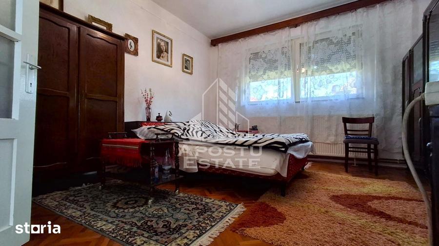 Casă cu 5 camere cu Teren 1439 Mp în Ineu