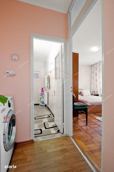 Apartament cu 4 camere decomandat în Micro 17