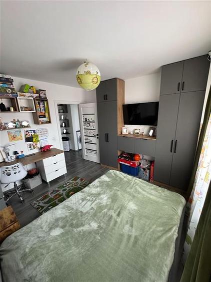 Apartament cu 3 camere decomandat, mobilat în Vasile Aaron