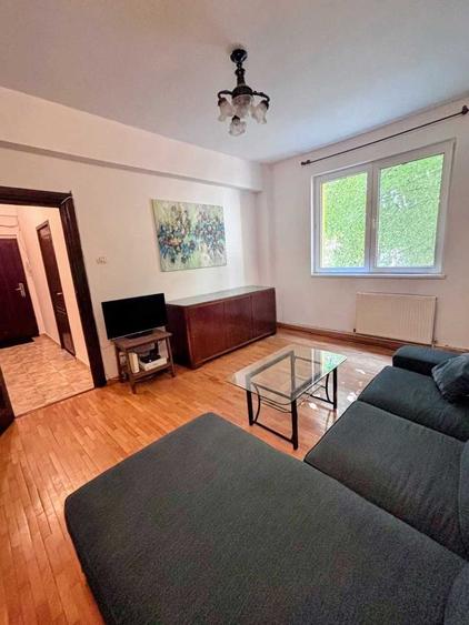Apartament cu 3 camere decomandat în Jiului