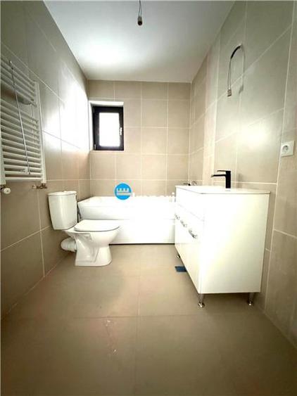 Casă individuală cu 4 camere cu Canalizare în Hlincea