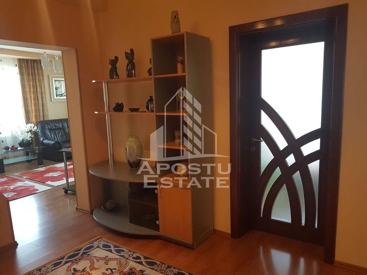 Apartament cu 3 camere decomandat, mobilat în Tipografilor