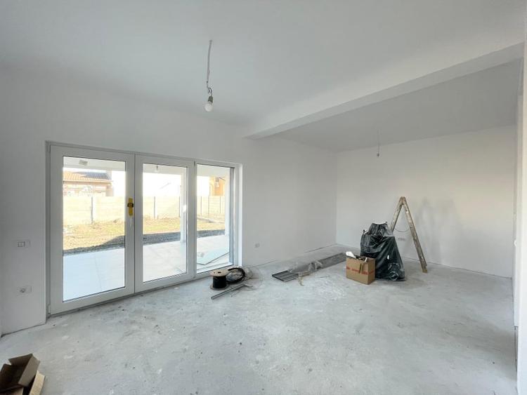 Duplex cu 4 camere cu Canalizare în Moșnița Veche