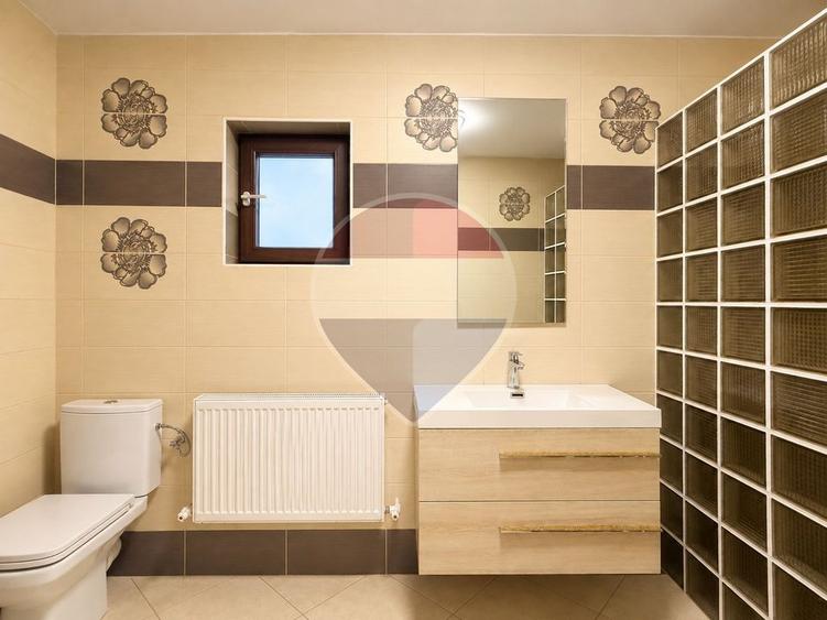 Casă individuală cu 5 camere cu Teren 375 Mp în Calea Romanului